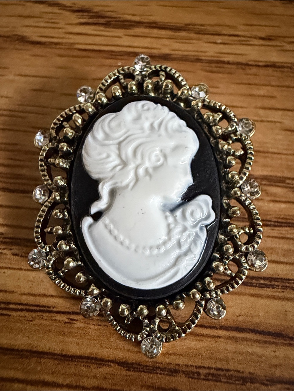 Classic Black & White Cameo Brooch - Elegant Women’s Jewelry